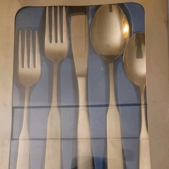 Crown One Imperial 50pc Tableware - Picture 2 of 3